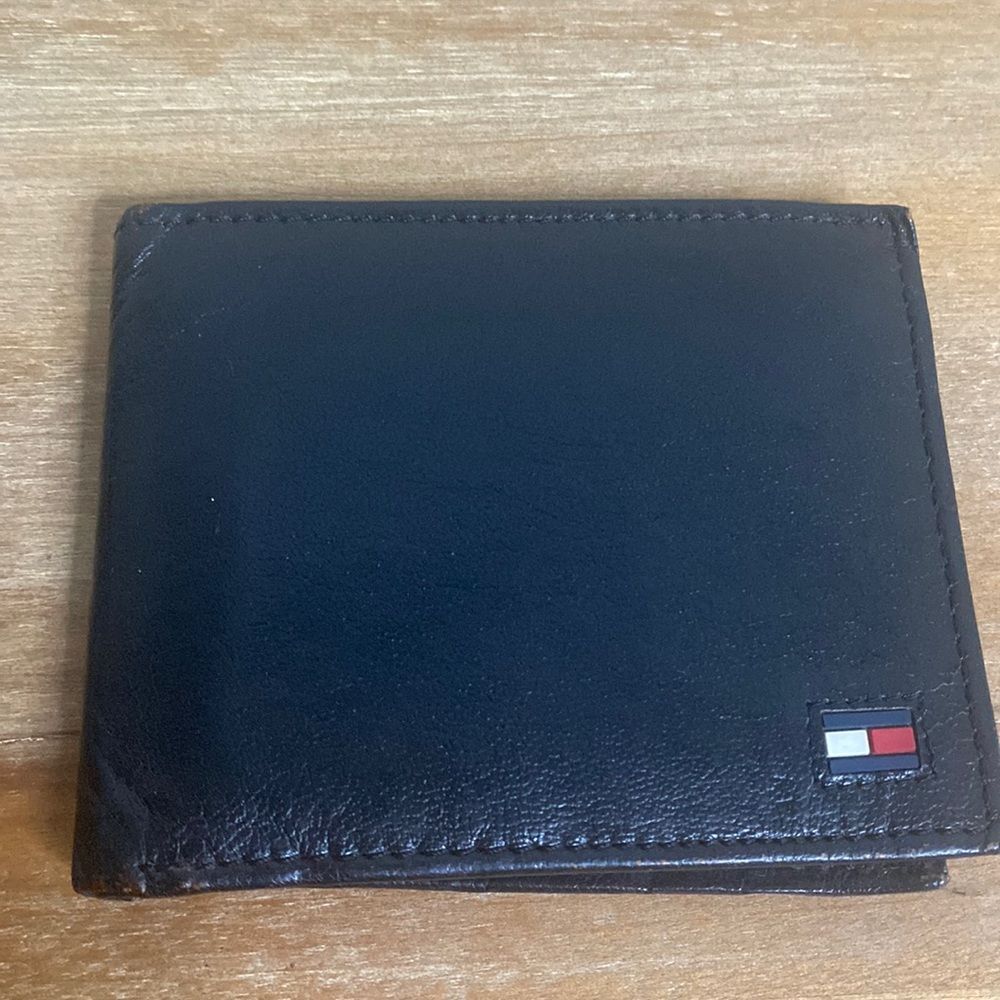 Men's TOMMY HILFIGER Black LEATHER BiFold Wallet